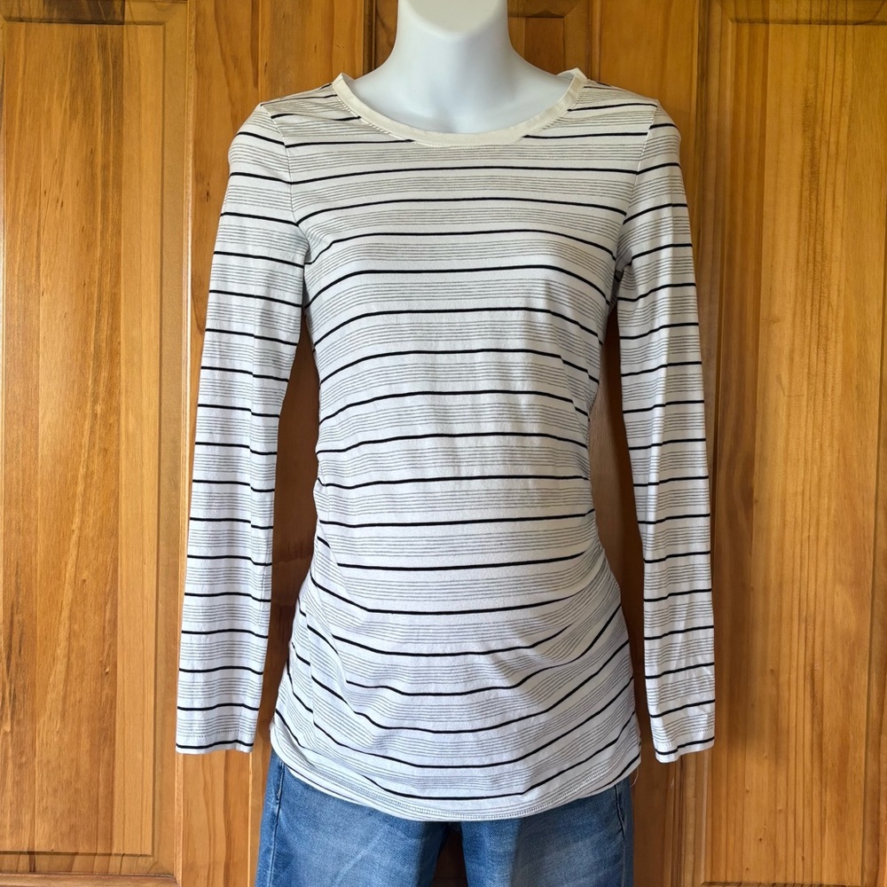 GAP Maternity Gray and White Fitted Long Sleeve T-Shirt